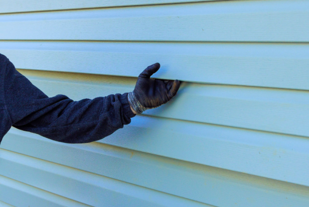Blog 1 top 10 signs to replace siding img blog